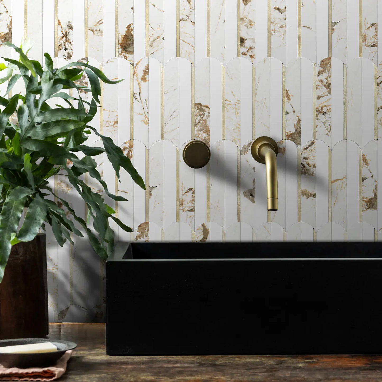 Oval PVC Mixed Metal Mosaic Tile - Marble Gold & White With Gold